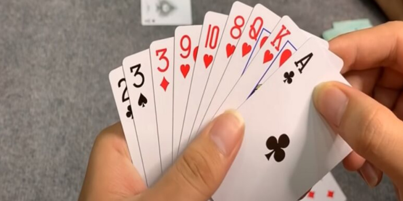 Nên loại bỏ những quân bài lẻ khi chơi phỏm để tăng khả năng chiến thắng